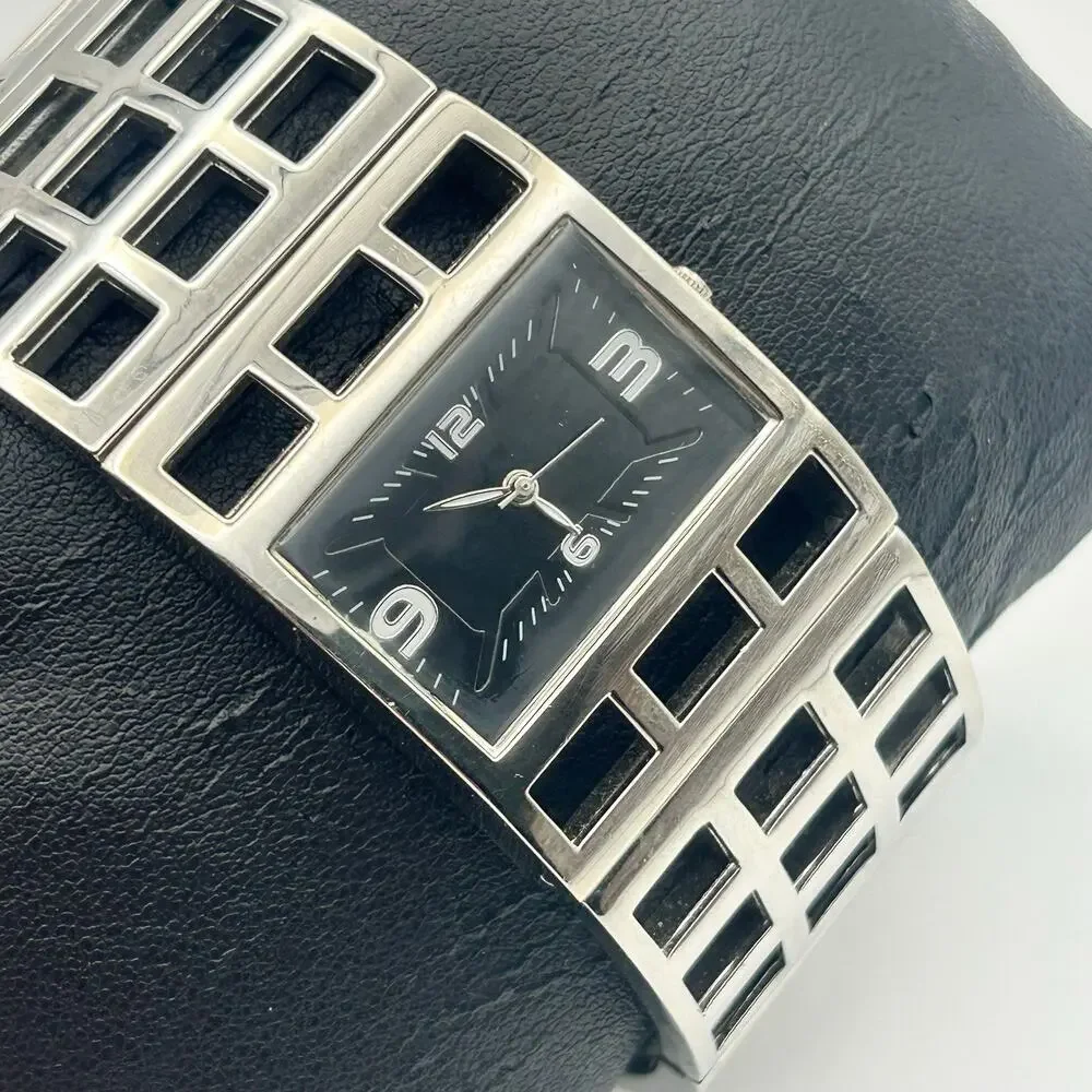 Women’s Silver-tone Black Dial Women’s Fashion Watch Working New Battery